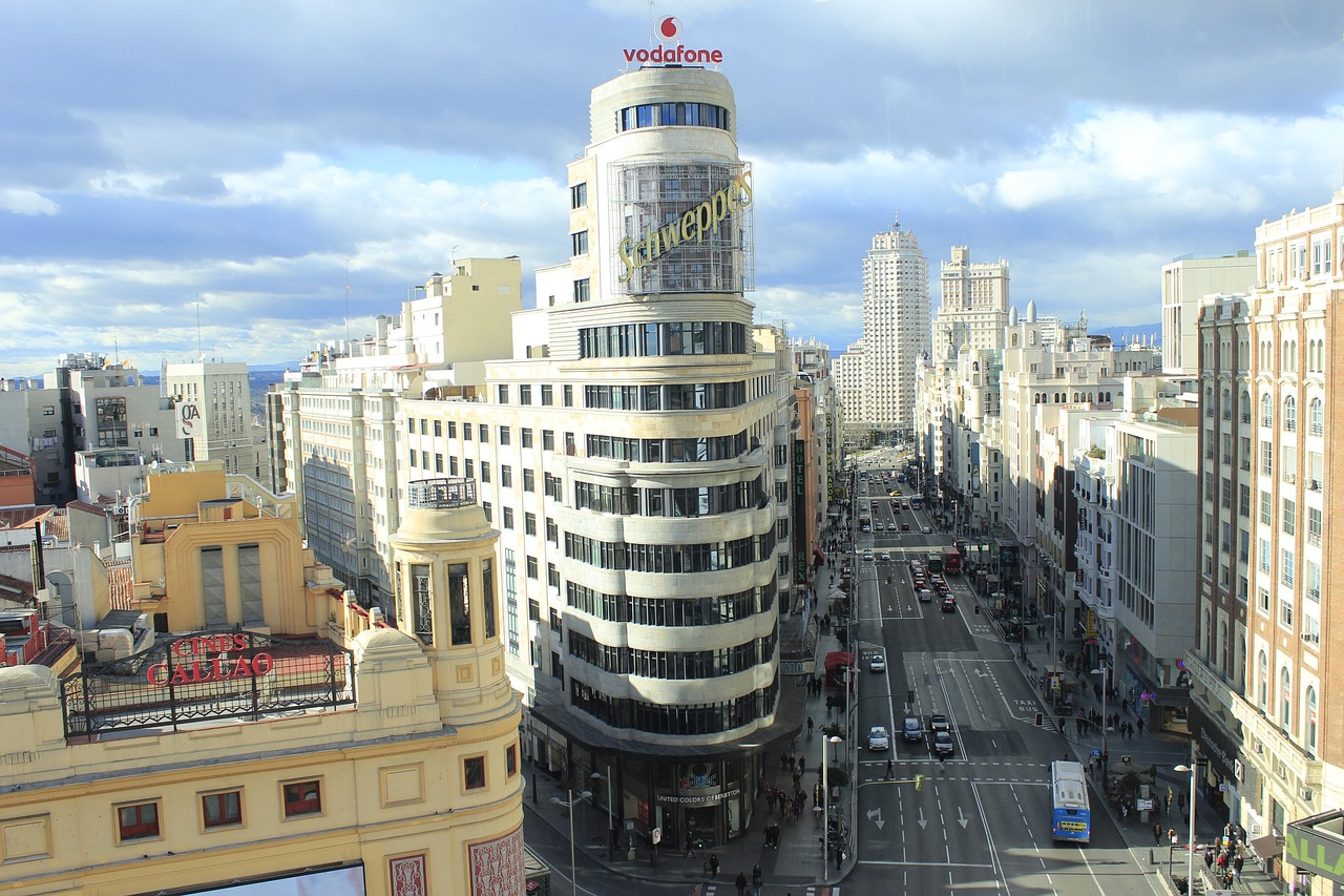 Comprar casa en España: cómo elegir el barrio ideal